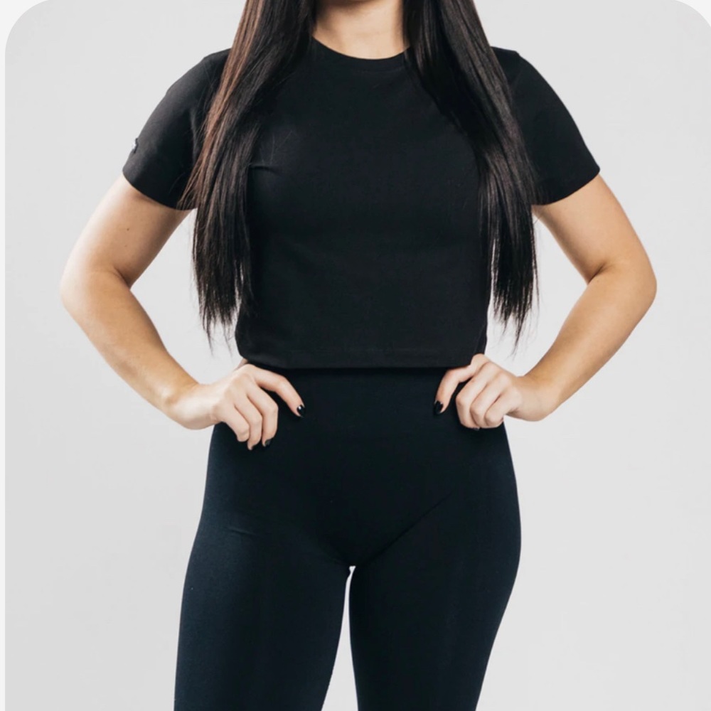 Alphalete Cropped T-Shirt